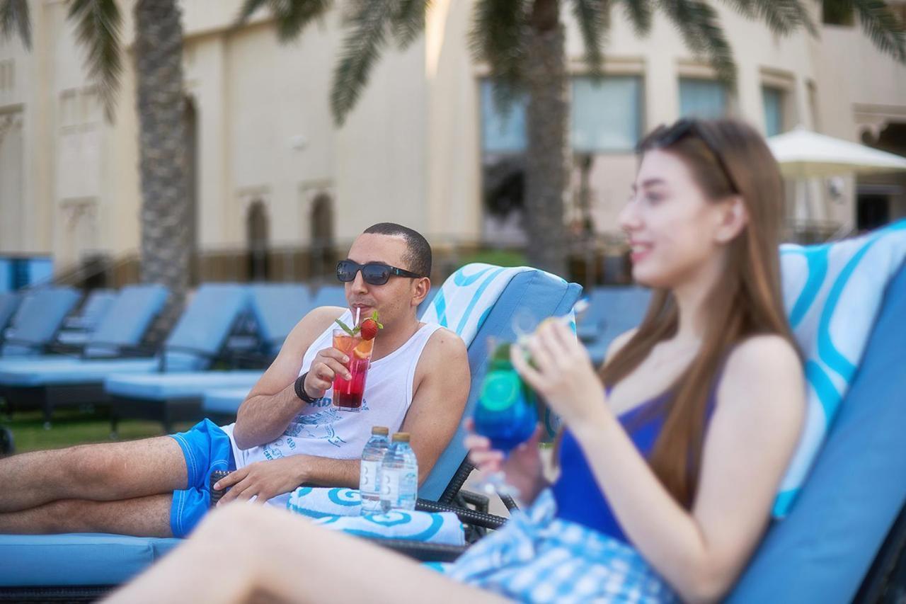 Bahi Ajman Palace Hotel Exterior photo Tourists at a hotel in Dubai