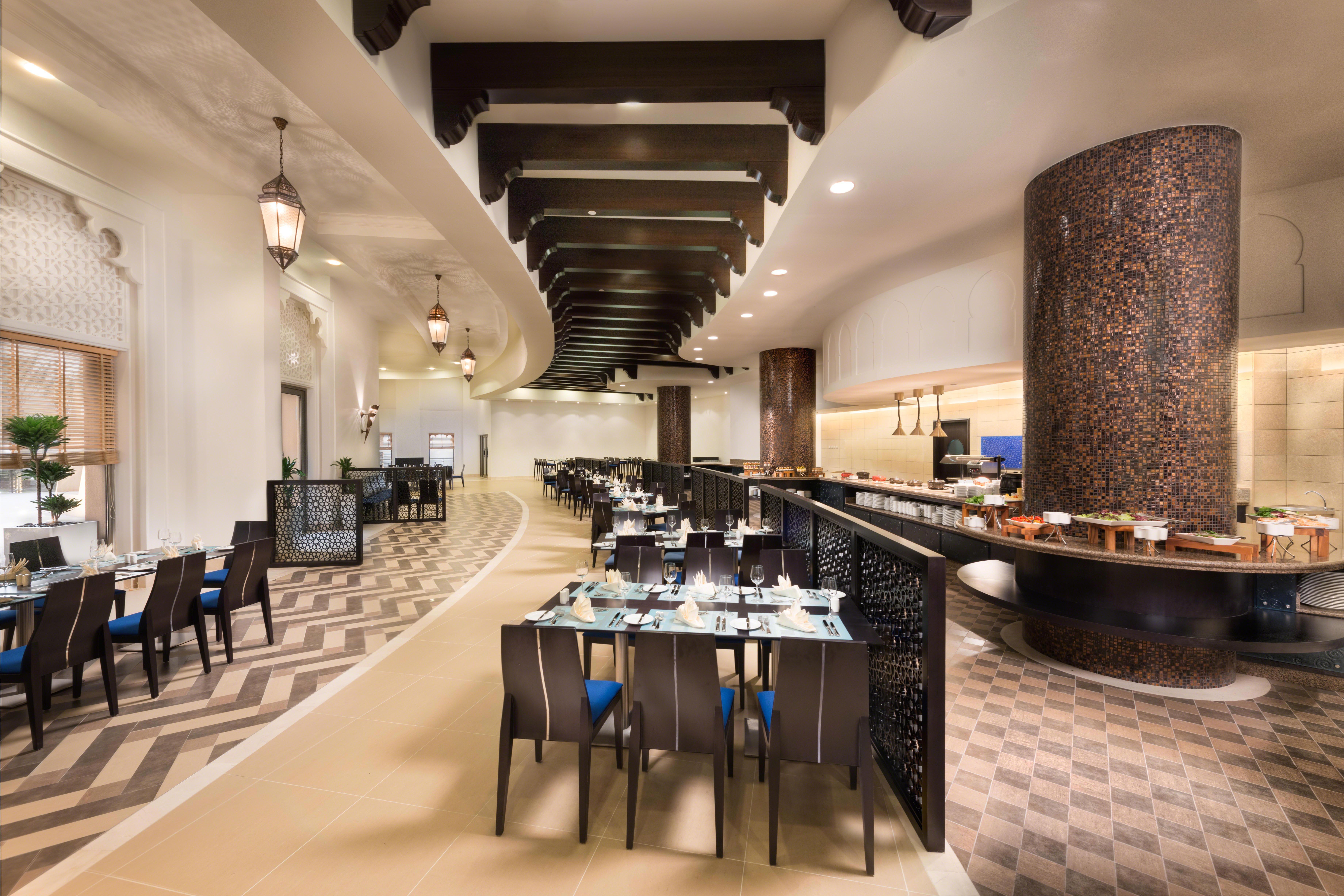 Bahi Ajman Palace Hotel Exterior photo The restaurant