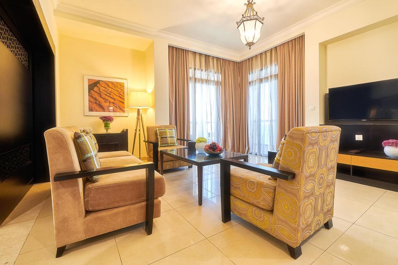 Bahi Ajman Palace Hotel Exterior photo Living room