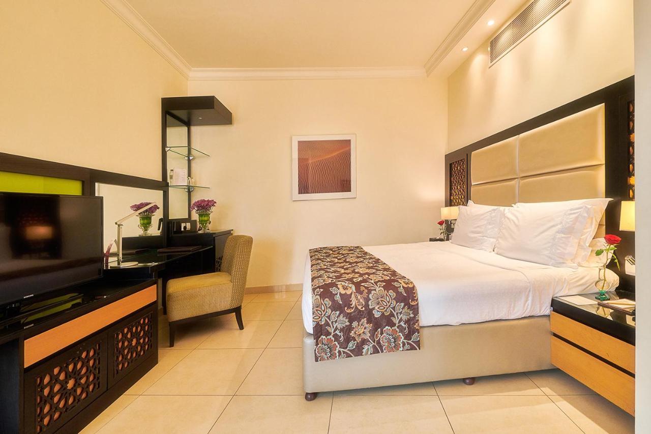 Bahi Ajman Palace Hotel Exterior photo A room at the hotel