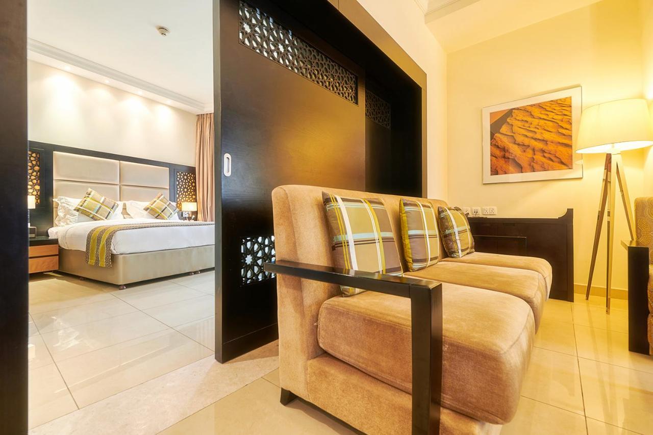 Bahi Ajman Palace Hotel Exterior photo A suite at the Jumeirah Creekside